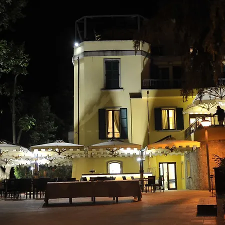 Del Sasso Отель 4*